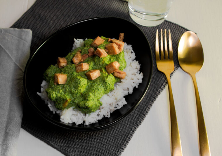 Knuspriger Tofu mit grüner Sauce