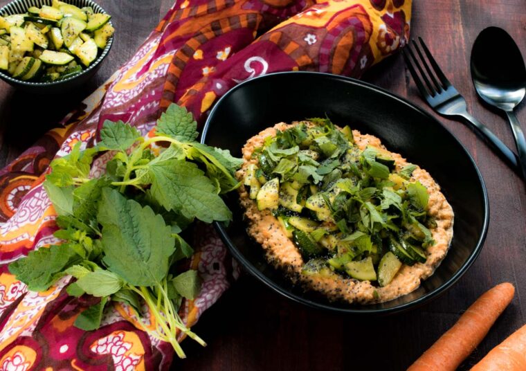 Zucchini mit Karottenmus und Zitronenmelisse