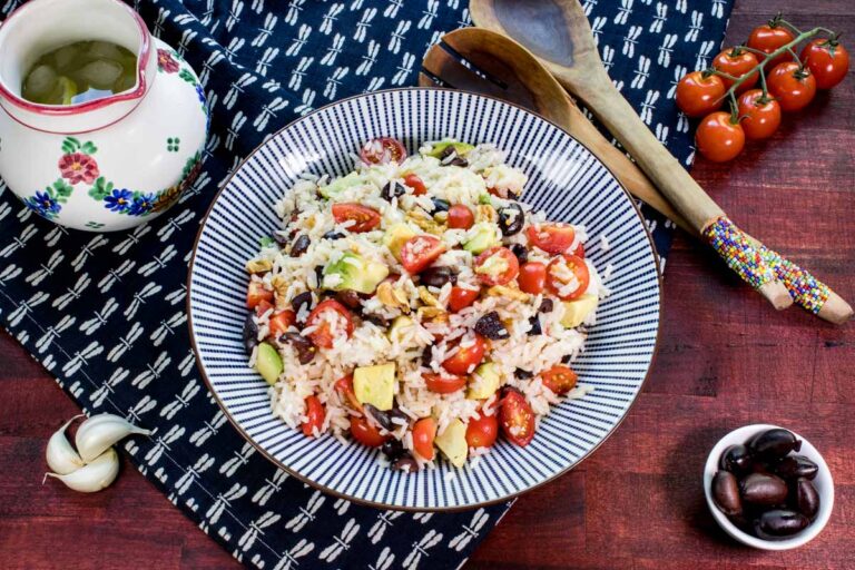 Reis-Salat mit Tomaten, Avocado und Oliven - Aus Lauras Küche