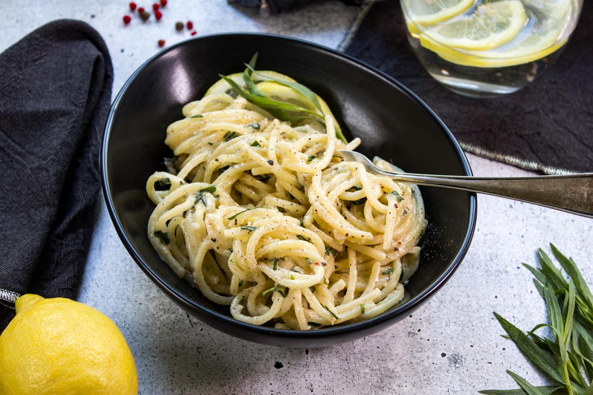 Zitronen-Spaghetti mit Estragon