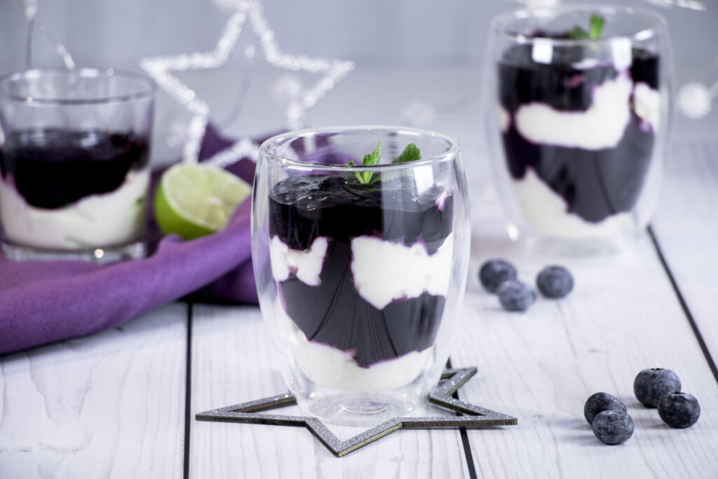 Joghurt Mousse mit Heidelbeeren - Aus Lauras Küche