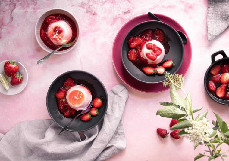 Erdbeer Parfait mit Holunderblütensirup
