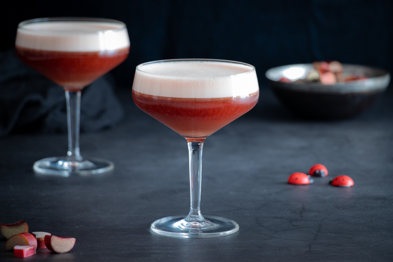 Rhabarber Sour – Ein fruchtiger Rum Cocktail
