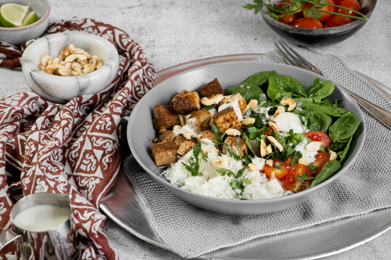 Bowl mit Räuchertofu, Spinat und Joghurt - Aus Lauras Küche