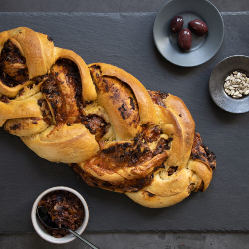 Hefezopf mit Tomaten und Oliven - Aus Lauras Küche