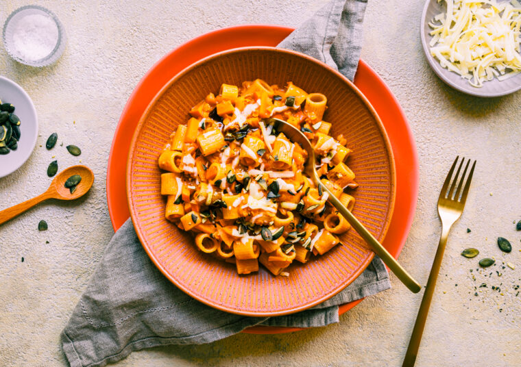 Pasta mit Kürbis und roten Linsen