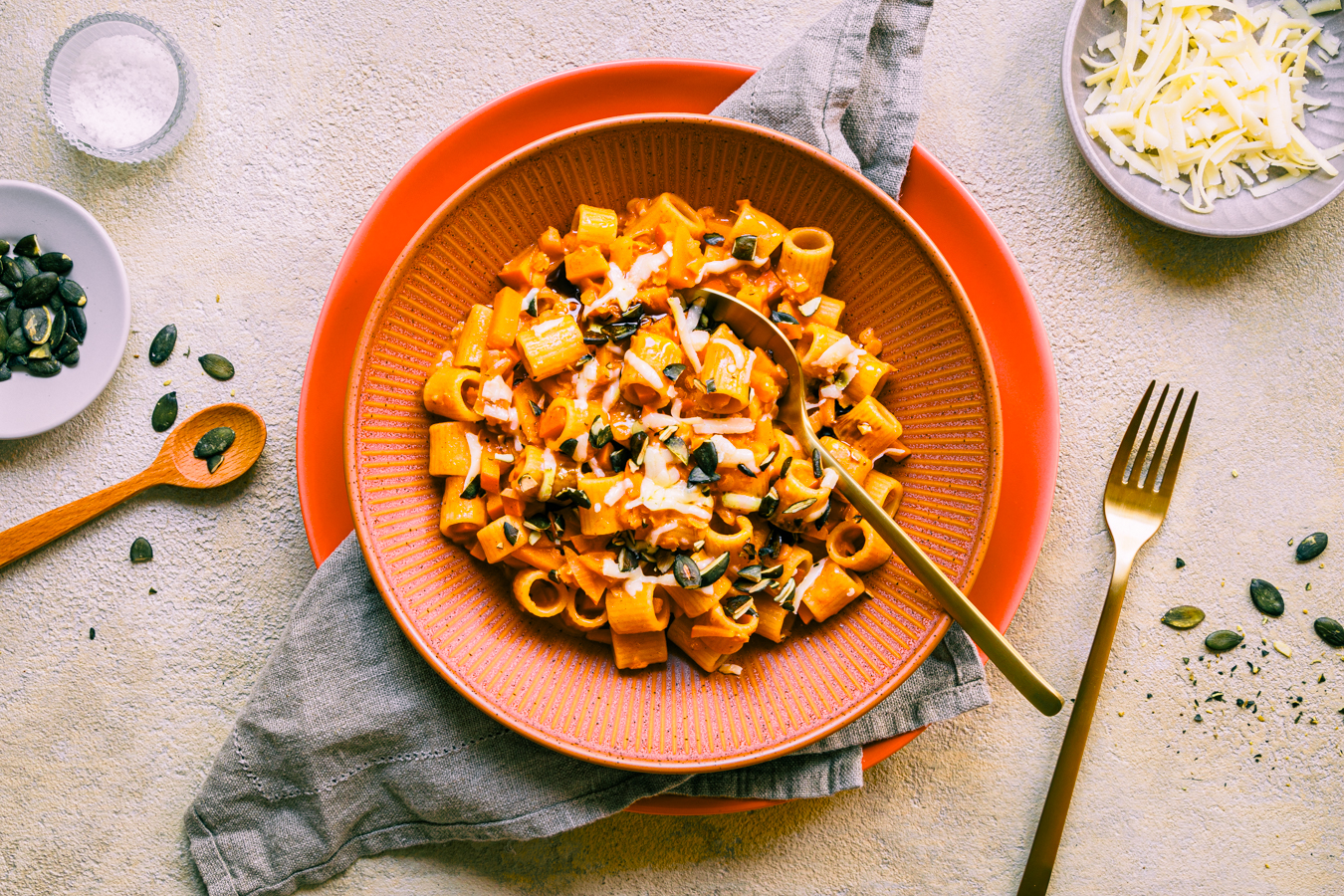 Pasta mit Kürbis und roten Linsen