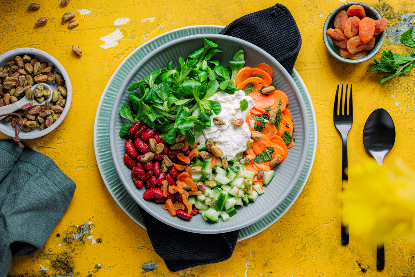 Salat Bowl mit Kidneybohnen und Ricotta