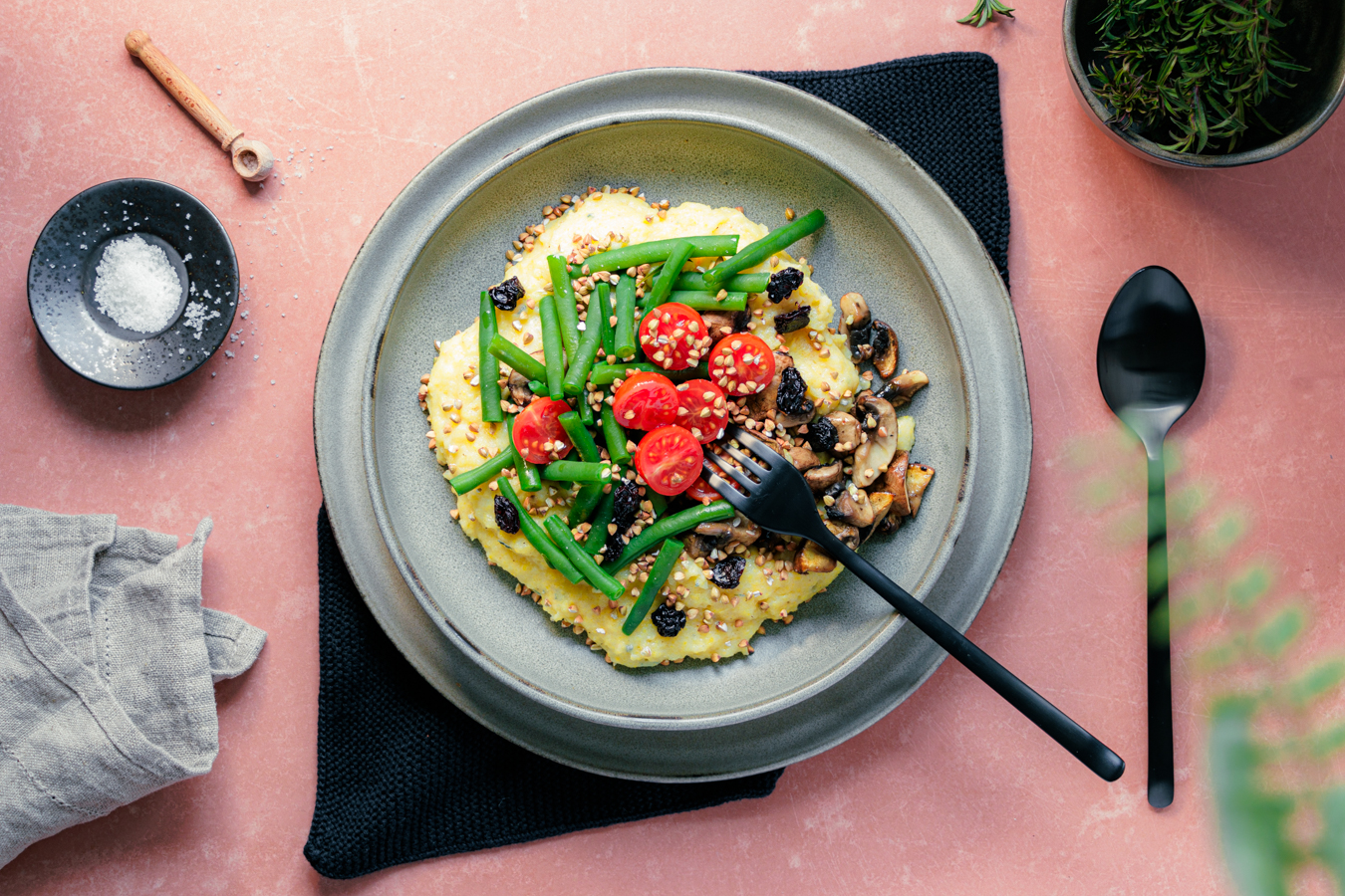 Polenta mit Pilzen, Bohnen und Buchweizen