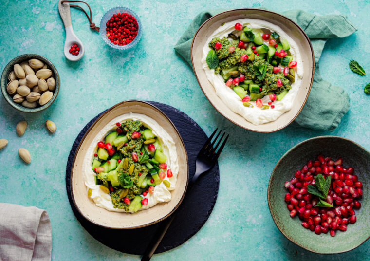 Labneh mit Gurkensalat und Minz Pesto