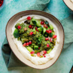 Labneh Gurke Granatapfel Pistazien Minz Pesto