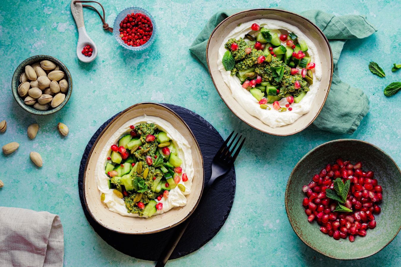Labneh mit Gurkensalat und Minz Pesto