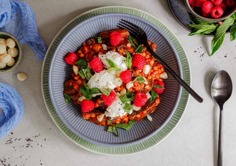 Gelbe Linsen mit Aubergine und Ricotta