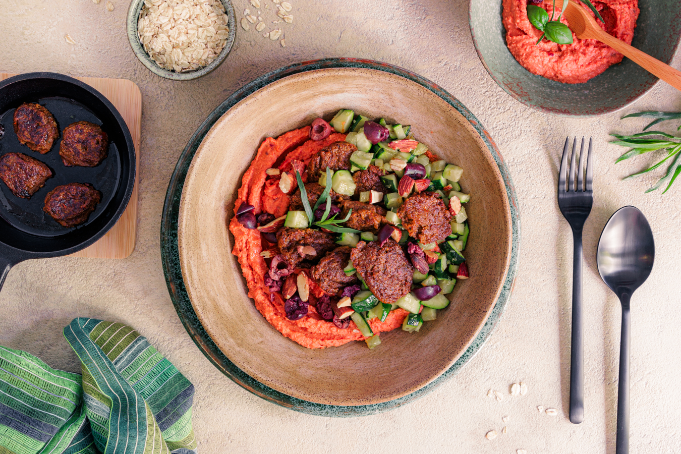 Tomaten Hummus, Hafer-Taler und Zucchini