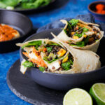 Wrap mit Paneer Belugalinsen Mango Kokos