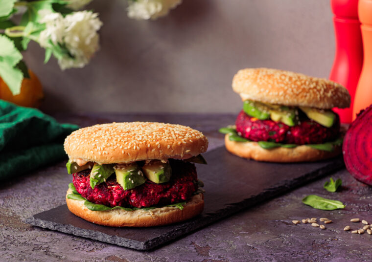 Rote Bete Avocado Burger