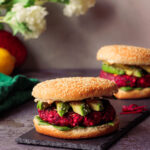 Rote Bete Avocado Burger