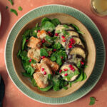 Frühlingsbowl mit Süßkartoffel Aubergine Minze