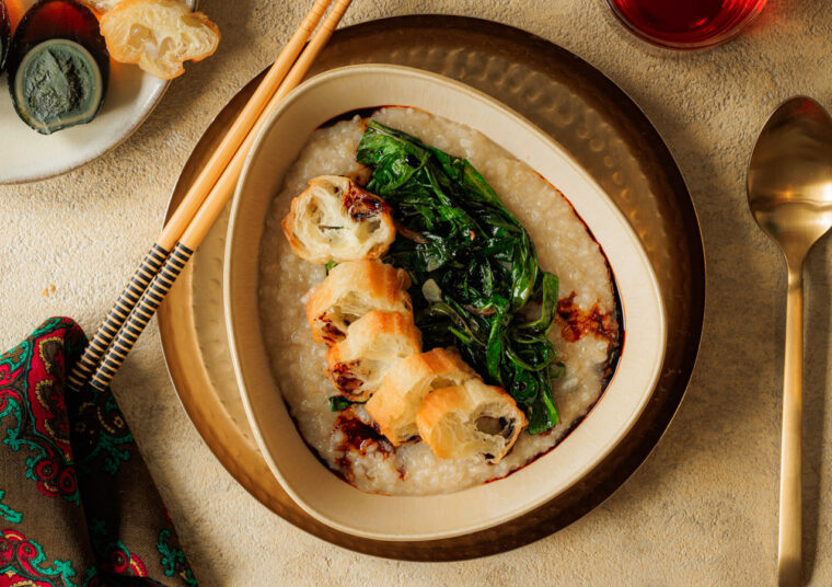 Congee mit Spinat und Youtiao