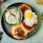 Grüne Soße Pancakes Spiegelei