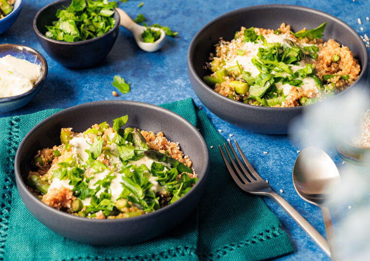 Grüner Spargel mit Quinoa und Gorgonzola