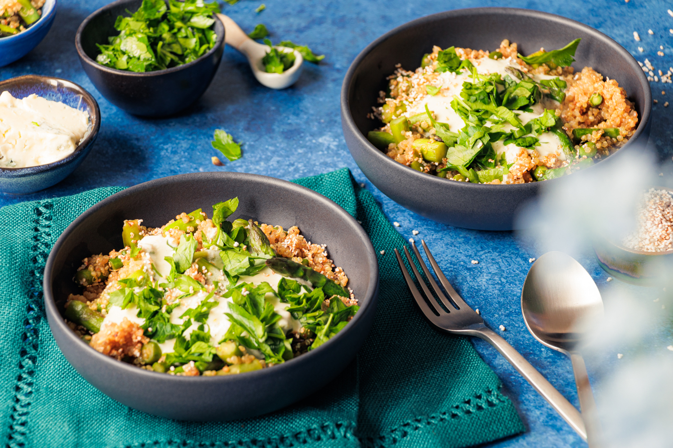 Grüner Spargel mit Quinoa und Gorgonzola