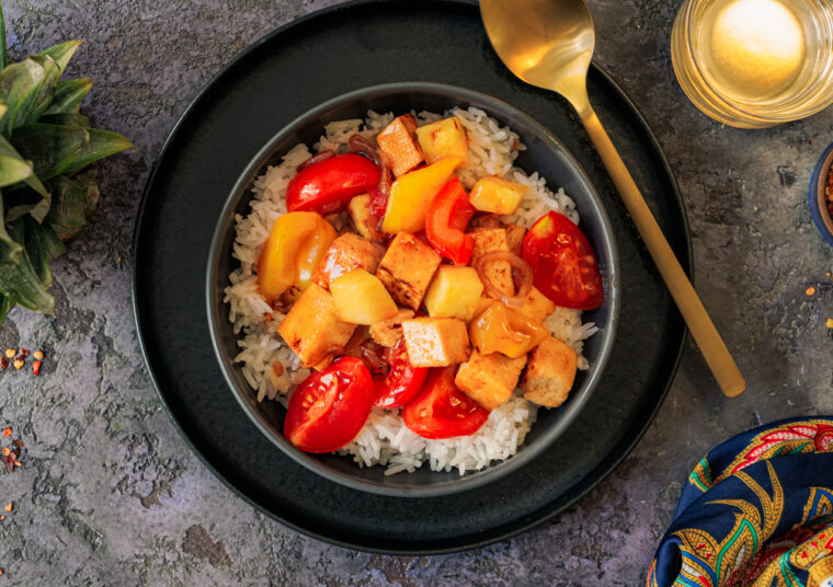Gemüsepfanne mit Ananas und Tofu