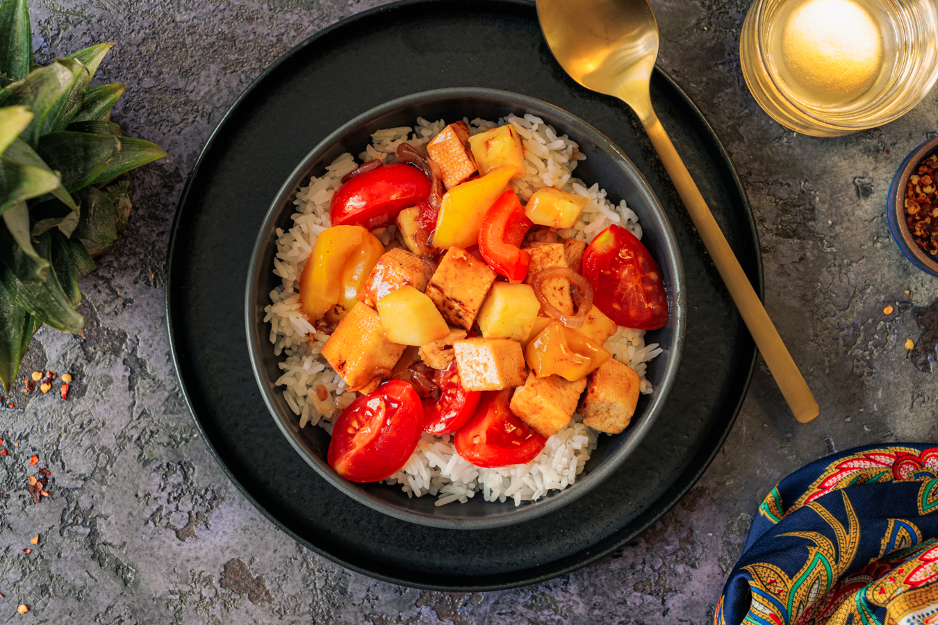 Gemüsepfanne mit Ananas und Tofu