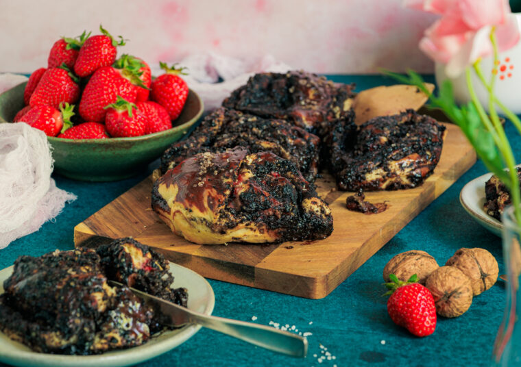 Laugen-Schoko-Brötchen mit Erdbeeren