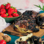 Schoko Laugenbrötchen mit Erdbeeren