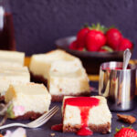 Cheesecake mit Erdbeersauce