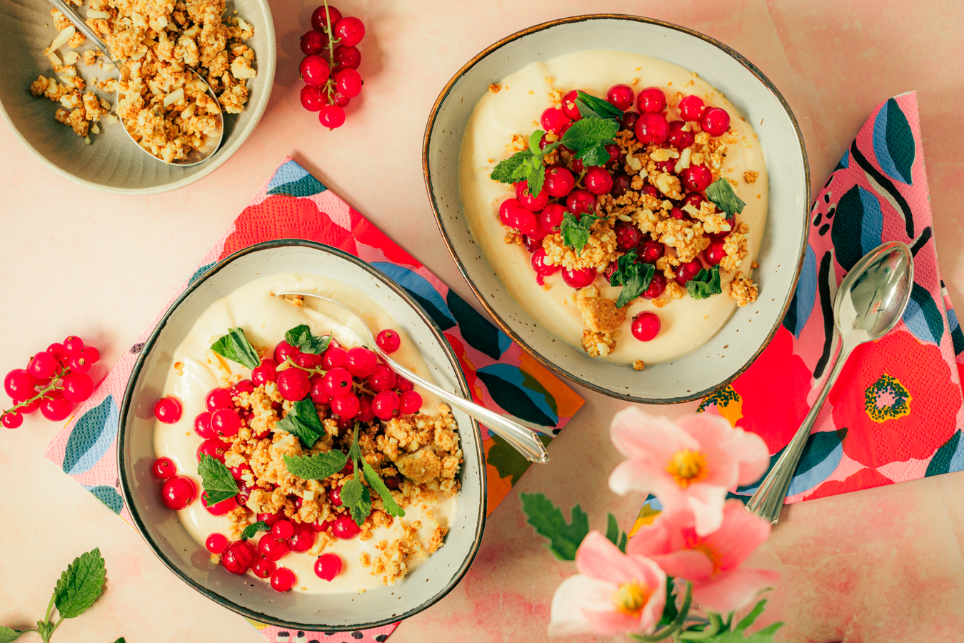 Johannisbeer Quark mit Streuseln