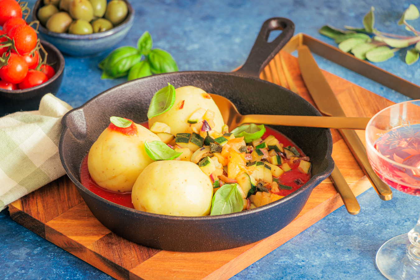 Sommerliche Kartoffelklöße mit Zucchini