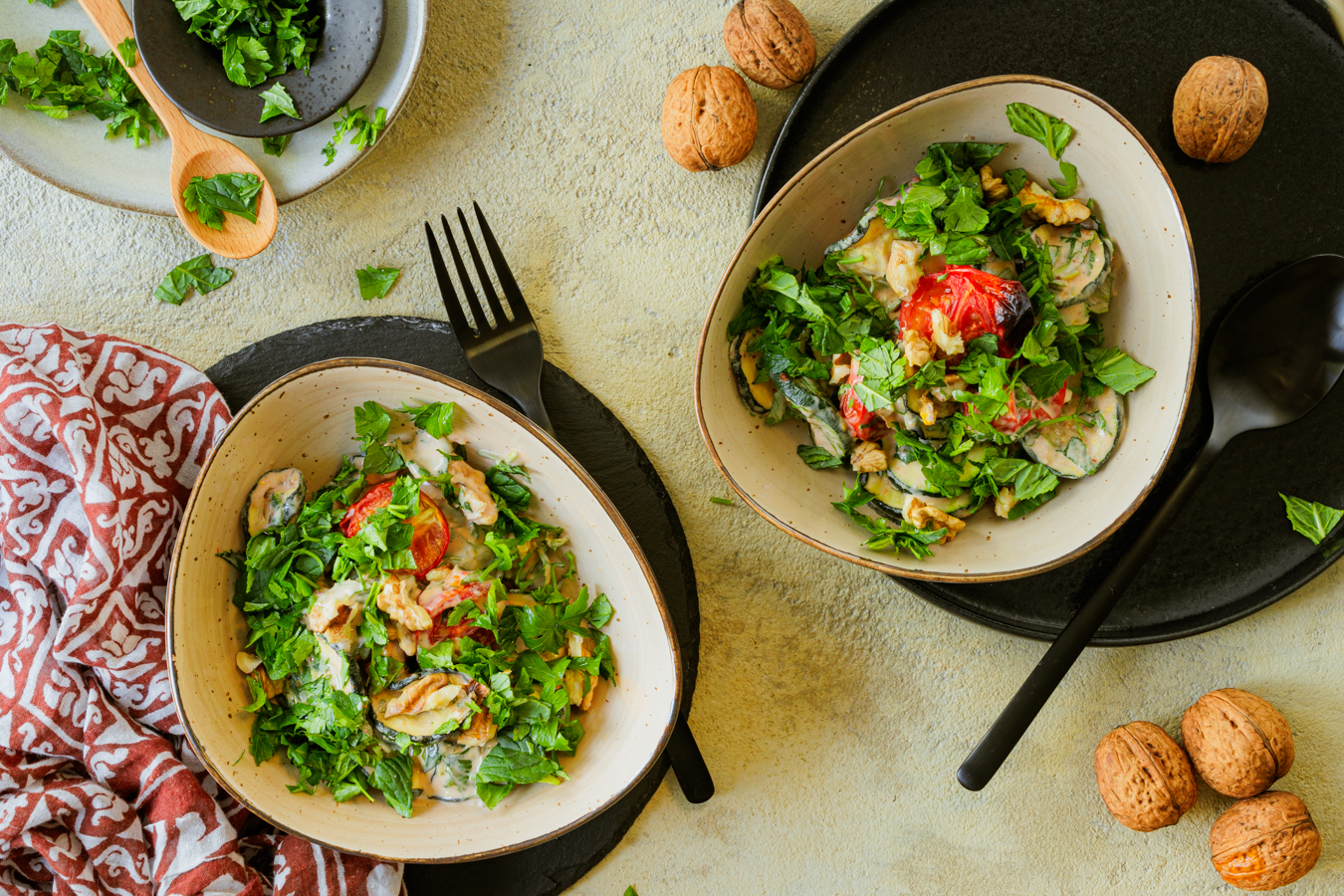 Zucchini Salat mit frischen Kräutern
