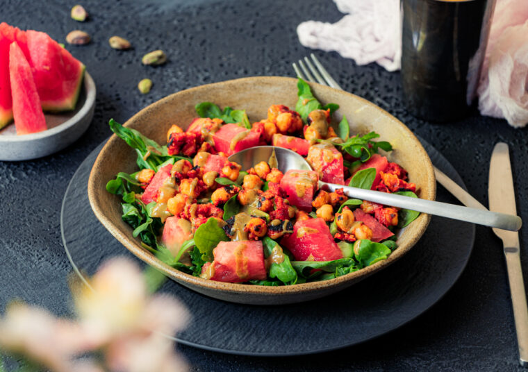 Salat mit Wassermelone und Kichererbsen