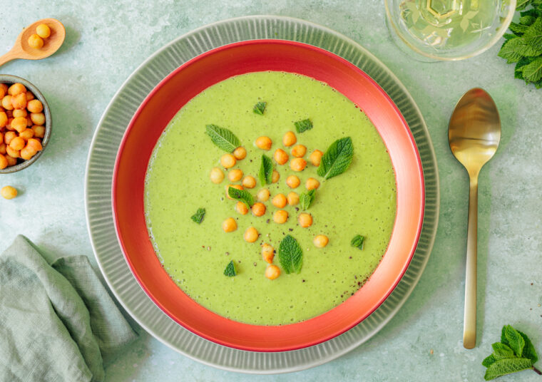 Zucchini Suppe mit Erbsen und Minze
