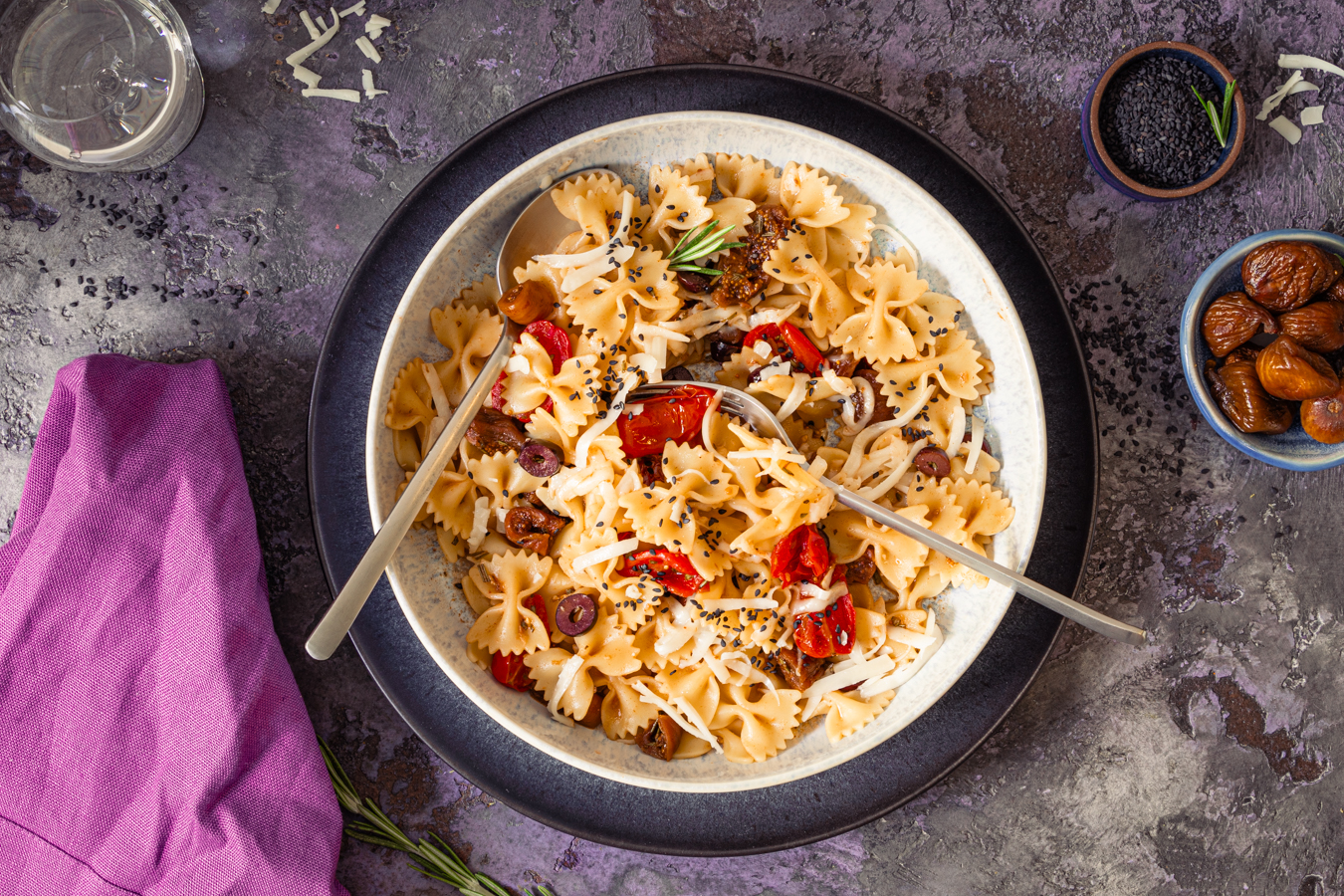 Pasta mit mit Feigen, Tomaten und Ziegenkäse