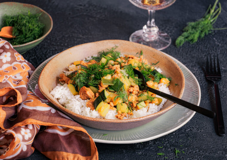 Curry mit Kichererbsen, Zucchini und Dill