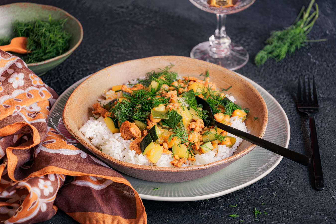 Curry mit Kichererbsen, Zucchini und Dill
