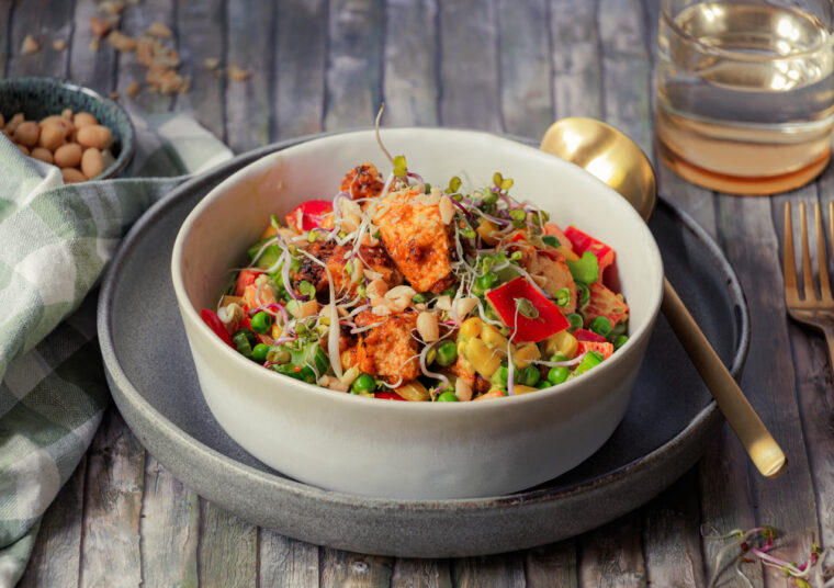 Gemüse Curry mit Erdnuss-Tofu
