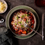 Tteok mit Birne, Tomatensauce und Mozzarella